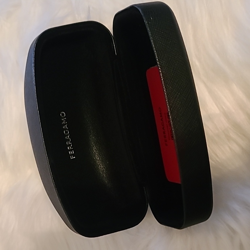 Ferragamo glasses case - Picture 2 of 3